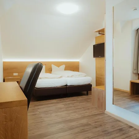 Pensjonat - Landgasthof Obermaier Zum Vilserwirt Altfraunhofen