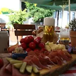 - Landgasthof Obermaier Zum Vilserwirt 3*