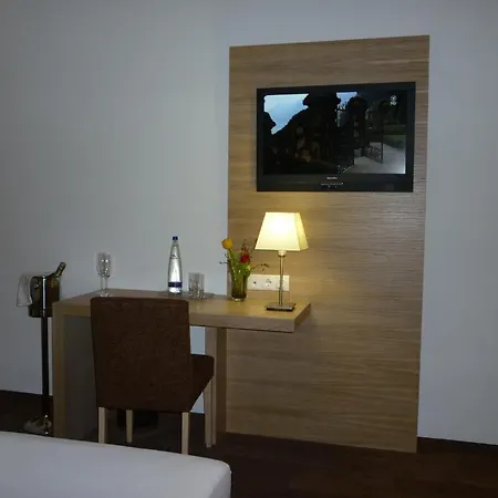 - Landgasthof Obermaier Zum Vilserwirt Affittacamere Altfraunhofen